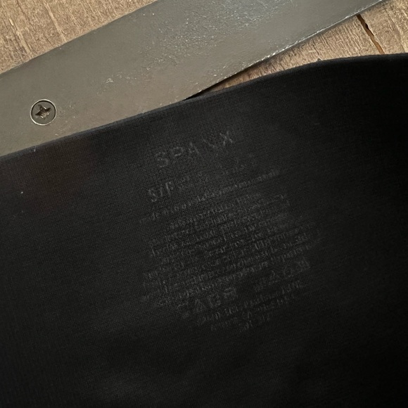 Spanx seamless leggings size small •black• tummy control - Picture 3 of 5